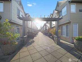 9205 122nd Court NE 6, Kirkland WA 98033