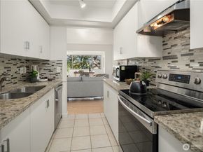 12517 NE 23rd Place B4, Bellevue WA 98005