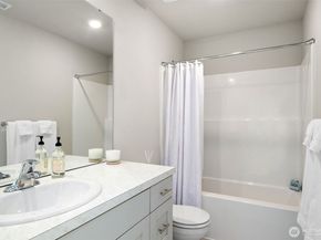 949 Tetherow Street, Bremerton WA 98310