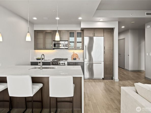 10650 NE 9th Place 2427, Bellevue WA 98004