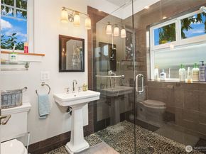 6016 44th Avenue SW, Seattle WA 98136