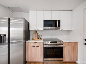 7106 32nd Avenue SW, Seattle WA 98126