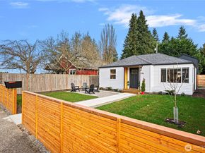 7106 32nd Avenue SW, Seattle WA 98126