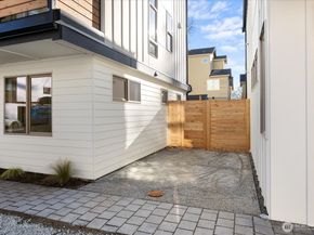 12044 Hiram Place NE A, Seattle WA 98125