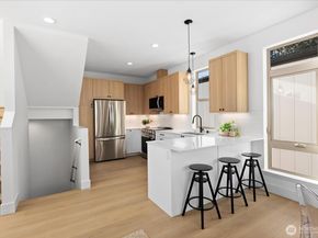 12044 Hiram Place NE A, Seattle WA 98125