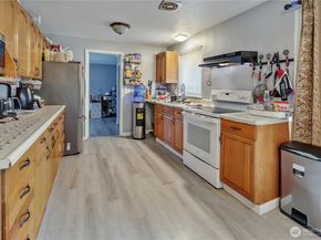 1055 S 317th Street, Federal Way WA 98003