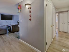 1055 S 317th Street, Federal Way WA 98003