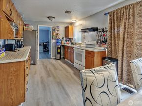 1055 S 317th Street, Federal Way WA 98003