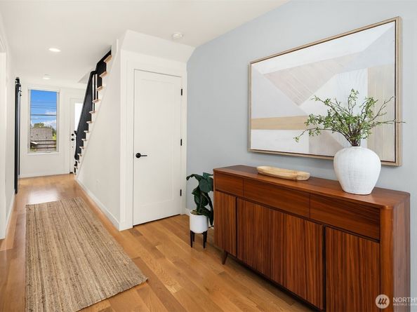 1535 Grandview Place E, Seattle WA 98112