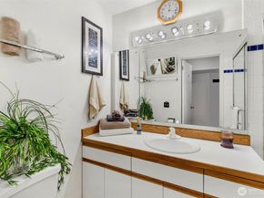 10911 D Glen Acres Drive S, Seattle WA 98168