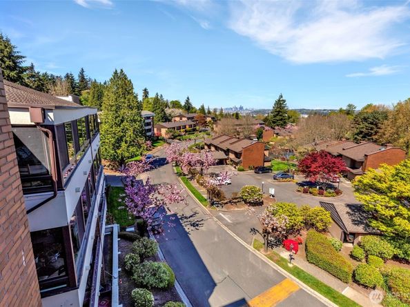 10911 D Glen Acres Drive S, Seattle WA 98168