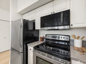 122 S State Street 207 E, Kirkland WA 98033