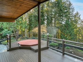 19045 46th Avenue NE, Lake Forest Park WA 98155
