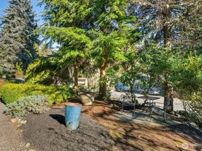 19045 46th Avenue NE, Lake Forest Park WA 98155