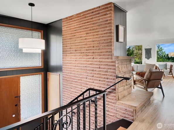 19045 46th Avenue NE, Lake Forest Park WA 98155