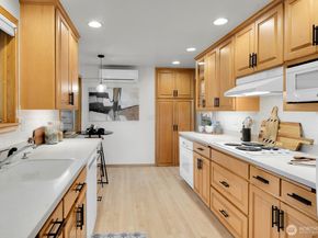 19045 46th Avenue NE, Lake Forest Park WA 98155