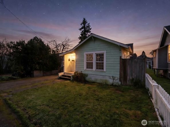 1929 11th Street, Bremerton WA 98337