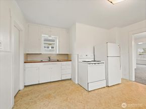 1929 11th Street, Bremerton WA 98337