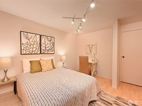 6648 Park Point Way NE D111, Seattle WA 98115