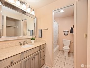 6648 Park Point Way NE D111, Seattle WA 98115