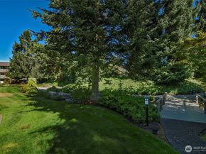 6648 Park Point Way NE D111, Seattle WA 98115