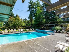 6648 Park Point Way NE D111, Seattle WA 98115