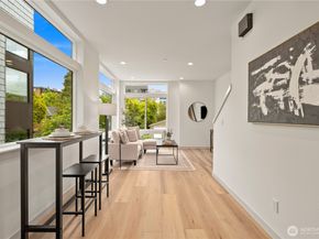 7013 9th Avenue NE, Seattle WA 98115