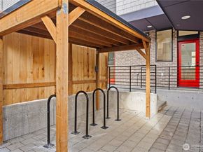7013 9th Avenue NE, Seattle WA 98115