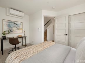 7013 9th Avenue NE, Seattle WA 98115