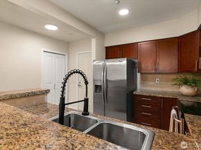 211 Kirkland Ave 415, Kirkland WA 98033