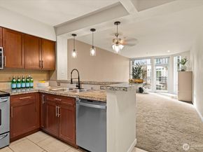 211 Kirkland Ave 415, Kirkland WA 98033