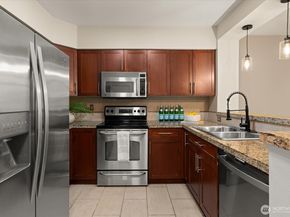 211 Kirkland Ave 415, Kirkland WA 98033