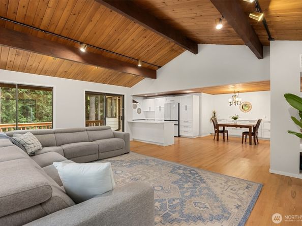 5981 Lynwood Center Road NE, Bainbridge Island WA 98110