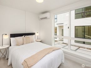 4418 1st Avenue NE A, Seattle WA 98105