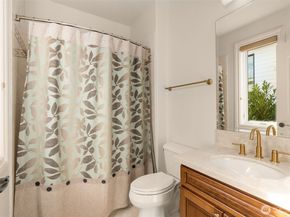 410 8th Avenue W, Kirkland WA 98033
