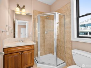 410 8th Avenue W, Kirkland WA 98033