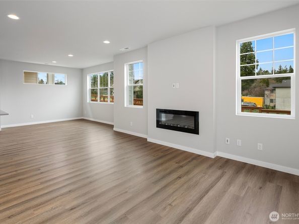 592 SW 97th St 2, Seattle WA 98106