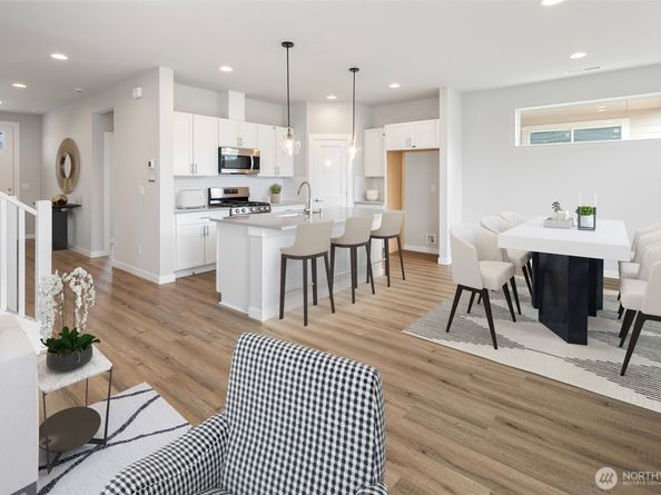 592 SW 97th St 2, Seattle WA 98106