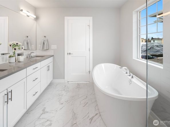 592 SW 97th St 2, Seattle WA 98106