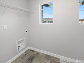 592 SW 97th St 2, Seattle WA 98106