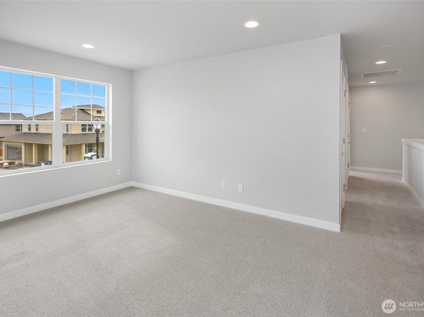 592 SW 97th St 2, Seattle WA 98106