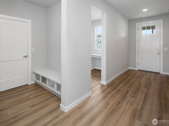 592 SW 97th St 2, Seattle WA 98106