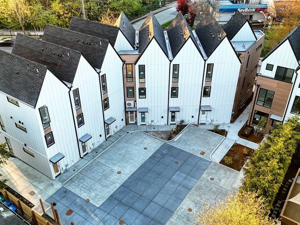 9721 6th Avenue NW, Seattle WA 98117