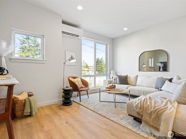 9721 6th Avenue NW, Seattle WA 98117