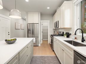 22210 80th Avenue W, Edmonds WA 98026