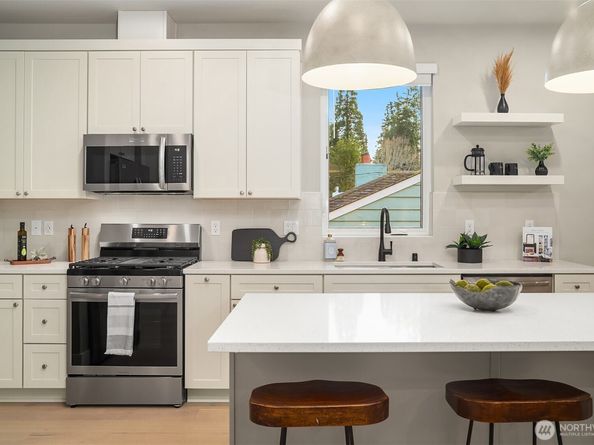 22210 80th Avenue W, Edmonds WA 98026