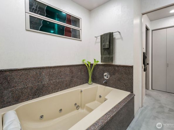 3089 Alki Avenue SW 2, Seattle WA 98116