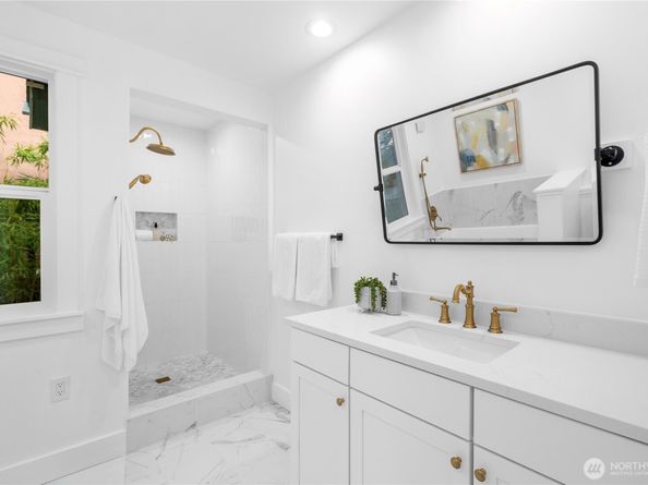 1014 4th Avenue N, Seattle WA 98109