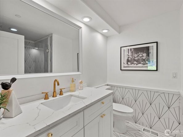 9223 128th Avenue NE, Kirkland WA 98033