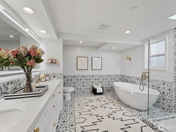 9223 128th Avenue NE, Kirkland WA 98033